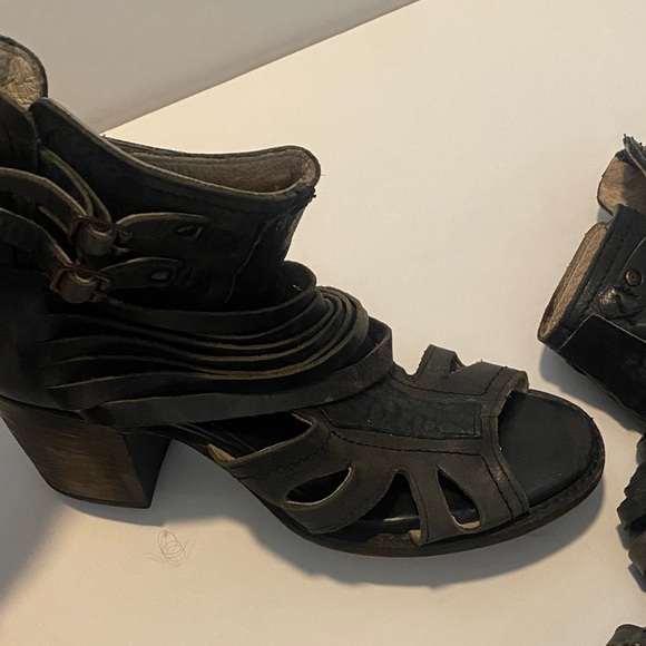 Freebird by Steven Black Leather Heeled Sandals size 7 - Picture 2 of 8